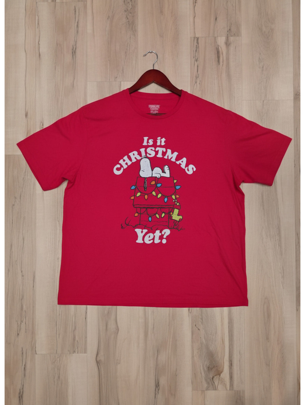 Peanuts Hybrid Red 'Is it Christmas Yet?' Snoopy Graphic T-Shirt 2XL